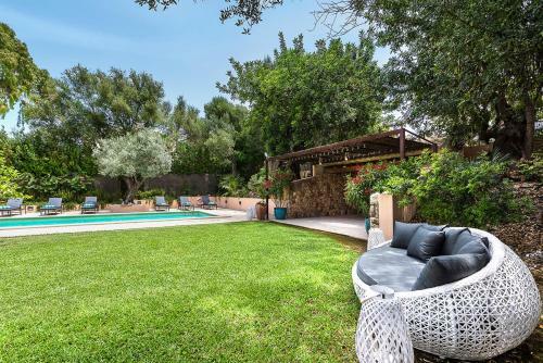 Es Mal Pas Villa Sleeps 10 With Pool And Air Con
