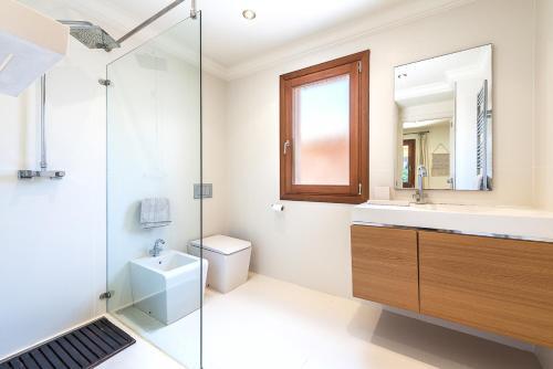 Es Mal Pas Villa Sleeps 10 With Pool And Air Con