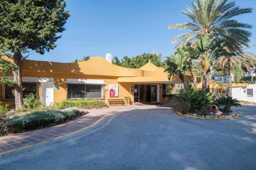 Stunning 2-bedroom Apartment Close To The Beach