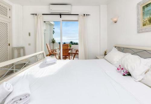 Cabopino Apartment Sleeps 4 Pool Air Con Wifi