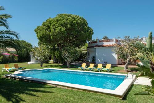 Roche Villa Sleeps 6 With Pool And Air Con