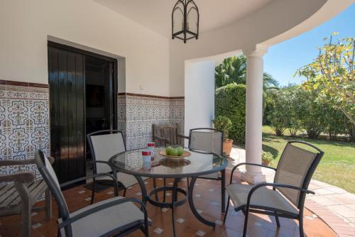 Roche Villa Sleeps 6 With Pool And Air Con