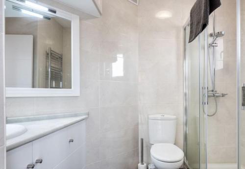 Cabopino Apartment Sleeps 4 Pool Air Con Wifi