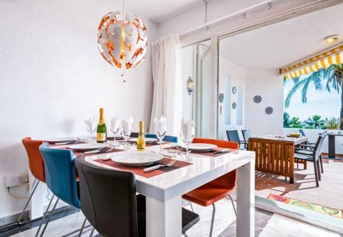 Cabopino Apartment Sleeps 6 Pool Air Con Wifi
