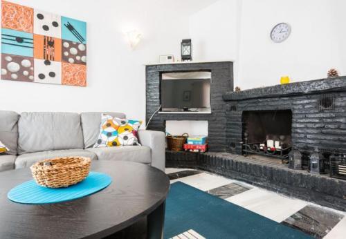 Cabopino Apartment Sleeps 6 Pool Air Con Wifi
