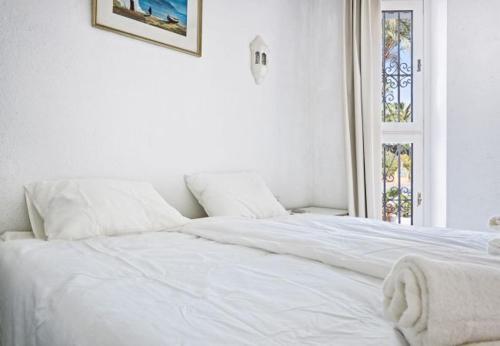 Cabopino Apartment Sleeps 6 Pool Air Con Wifi