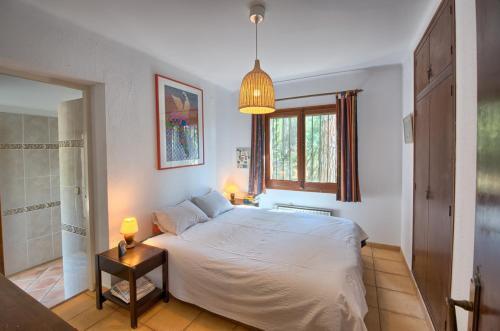 Fornells Holiday Home Sleeps 6 With Pool And Wifi