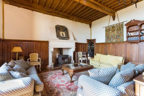 Le Moulinaud Chateau Sleeps 12 Pool Wifi