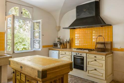 Le Moulinaud Chateau Sleeps 12 Pool Wifi