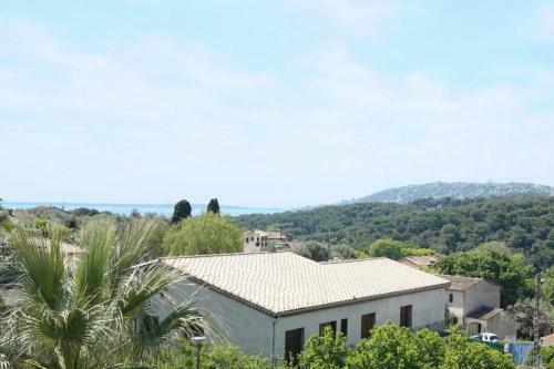 Beautiful Apartment With Swimming Pool In Antibes