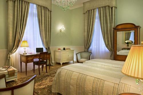 Attainville Chateau Sleeps 27 Wifi