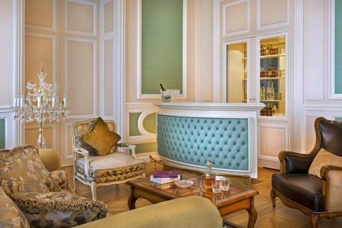 Attainville Chateau Sleeps 27 Wifi