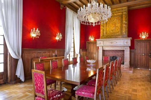 Attainville Chateau Sleeps 27 Wifi