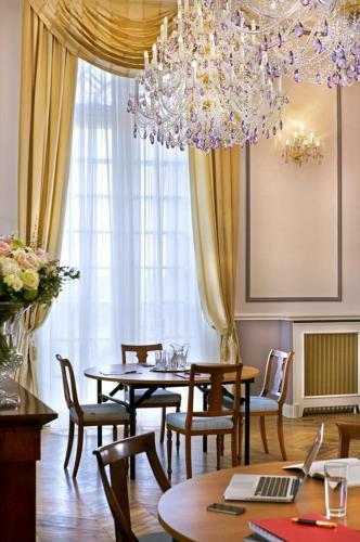 Attainville Chateau Sleeps 27 Wifi