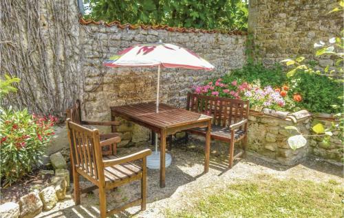 Three-bedroom Holiday Home In Salles Les Aulnay