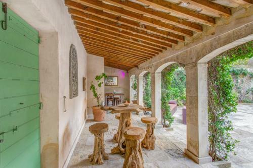 Serres Chateau Sleeps 29 Pool Air Con Wifi