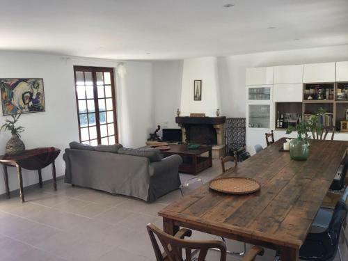 Delighful Villa In Berlou With Private Swimming Pool