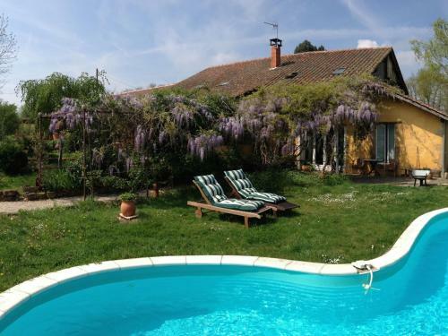 Majestic Holiday Home In Berdoues With Garden