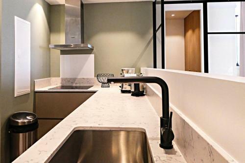 Beachview Keyweek Beachfront Renovated Apartment With Parking In Biarritz