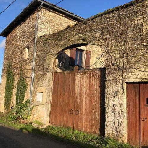 Blacksmiths Apartment In Blanzay - 1 Bed