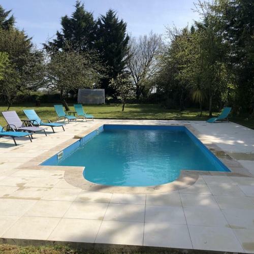 Blacksmiths Apartment In Blanzay - 1 Bed
