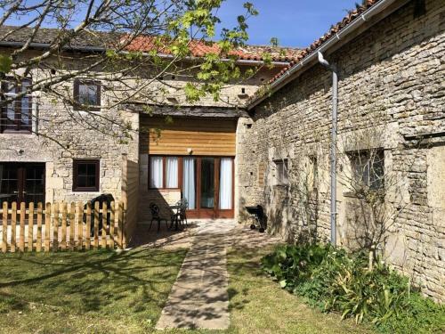 Blacksmiths Apartment In Blanzay - 1 Bed