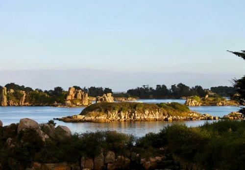 Vacances Paradisiaques Au Coeur de L'ile de Br�hat