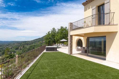Cabris Villa Sleeps 14 With Pool And Air Con