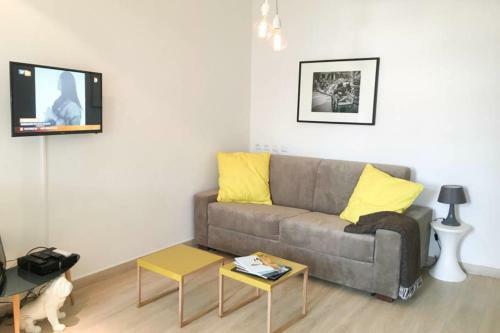 Charming 1 Bedroom Apartment Center