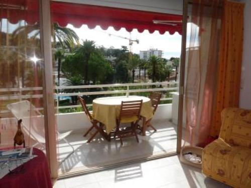Cannes Apartment Sleeps 4 Air Con