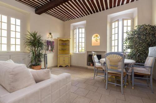 Cannes Apartment Sleeps 2 Air Con Wifi