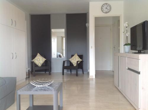 Cannes Apartment Sleeps 3 Air Con Wifi