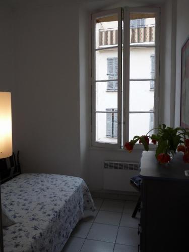 Cannes Apartment Sleeps 5 Air Con Wifi