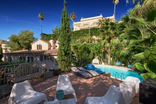 Villa Surrounded By Greenery - Villa Les Pins