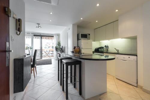 Cannes Apartment Sleeps 5 Air Con Wifi
