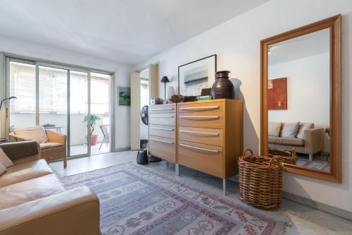 Cannes Apartment Sleeps 2 Wifi