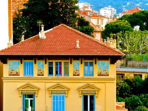 Cannes Apartment Sleeps 7 Pool Air Con Wifi