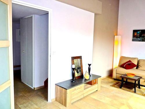 Cannes Apartment Sleeps 7 Pool Air Con Wifi