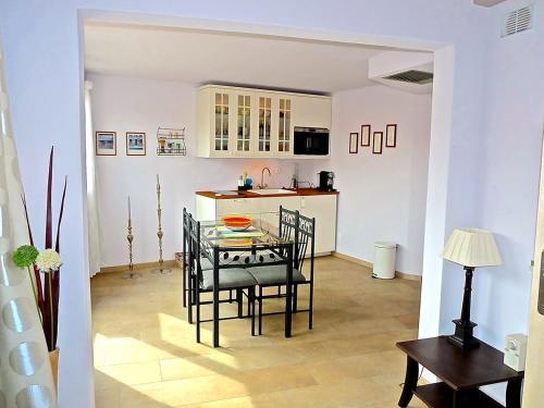 Cannes Apartment Sleeps 7 Pool Air Con Wifi