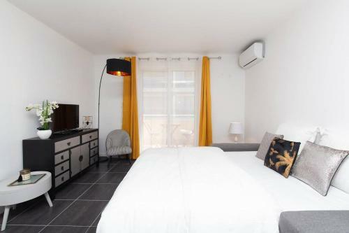 Gray D'albion Area: New Studio With Terrace!