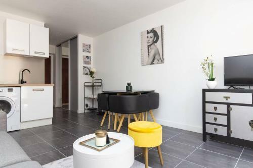 Gray D'albion Area: New Studio With Terrace!