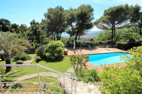 Luxury Villa In Cannes Hills