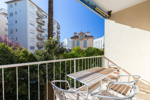 Cannes Apartment Sleeps 2