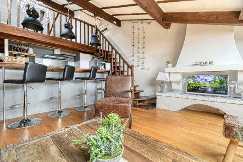 Apartamento Rustic Duplex For 6 Near Palais By Guestready