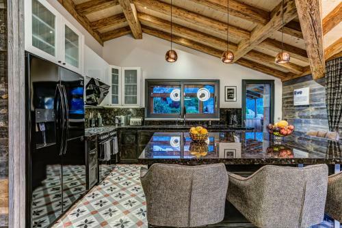 Big Rock Luxury 4/5br/4ba Apartment In Chamonix Centre