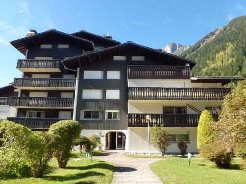 Modern Apartment In Chamonix-mont-blanc With Large Terrace