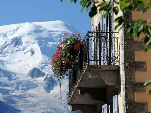 Modern Apartment In Chamonix-mont-blanc With Large Terrace
