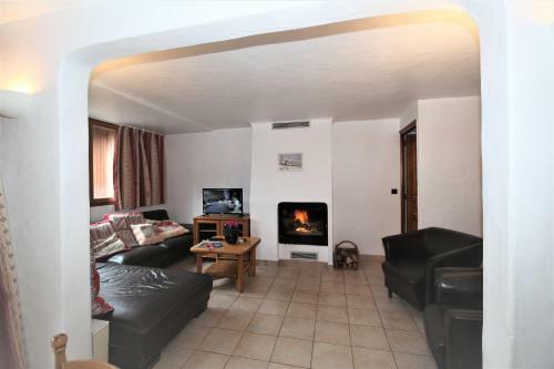 Apartment Ecureuil 200m2 Living Room With Fireplace