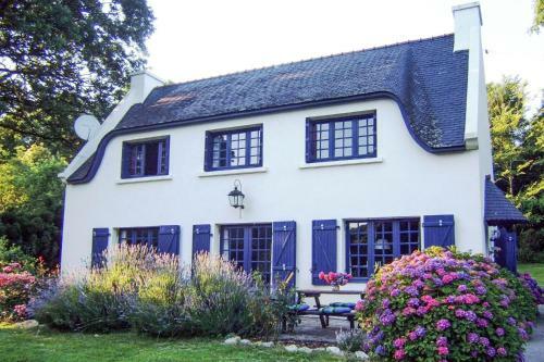 Holiday Home Ch�teauneuf-du-faou - Bre06105i-f