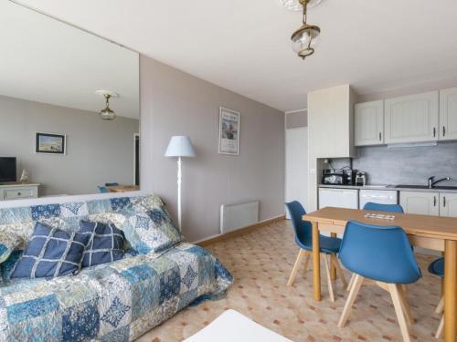 Charming Apartment In Courseulles Sur Mer Near Seabeach